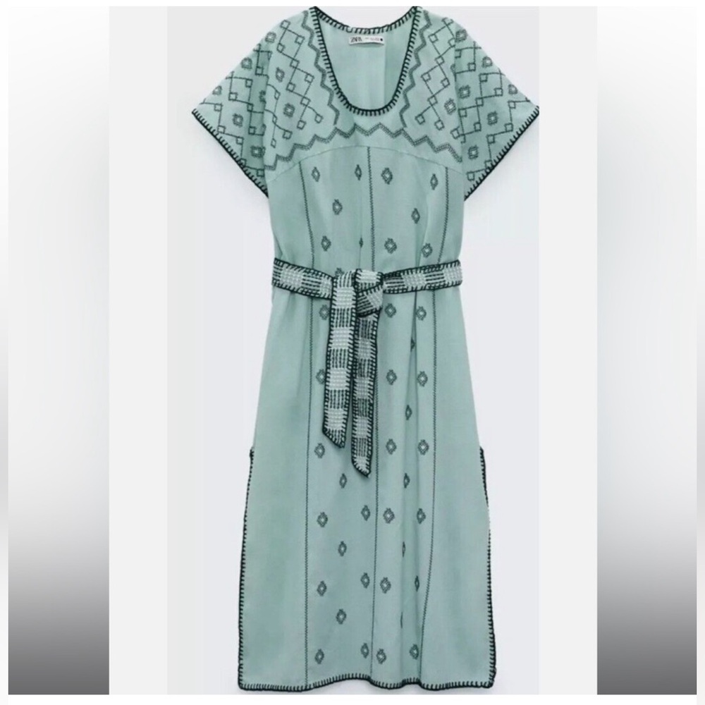 ZARA EMBROIDERED GREEN DRESS SIZE MEDIUM/LARGE